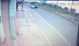 Hai người tử vong sau cú va chạm kinh hoàng giữa xe ben và ôtô con