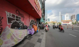 Cả trăm mặt bằng quanh chợ Bến Thành vắng khách thuê