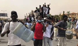 Biểu tình quá khích ở Sudan khiến gần 200 người thương vong