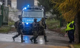 Lực lượng an ninh Ba Lan điều tra vụ việc. Ảnh: AFP