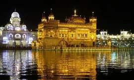 Ngôi Đền Vàng linh thiêng ở thành phố Amritsar, Ấn Độ. Ảnh: Wikipedia