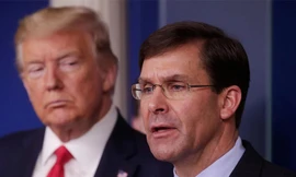 Tổng thống Mỹ Donald Trump và cựu Bộ trưởng Quốc phòng Mark Esper ở Nhà Trắng hồi tháng 3/2020. Ảnh: Reuters