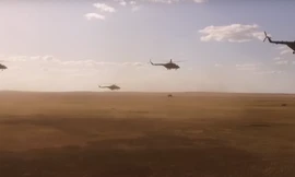 Cận cảnh trực thăng Mi-8 đưa hàng loạt pháo phản lực D-30 bay lơ lửng trên trời