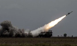 Hình ảnh tên lửa bắn từ tổ hợp hệ thống phòng thủ tên lửa Buk-M2E do Nga sản xuất. (Ảnh: Reuters)