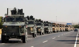 Đoàn xe quân sự Thổ Nhĩ Kỳ xuất hiện gần biên giới Syria hôm 9/10. Ảnh: Reuters