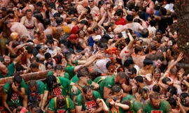 ‘Đại chiến cà chua’ nhuộm đỏ thị trấn Tây Ban Nha