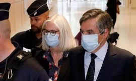 Cựu Thủ tướng Pháp Francois Fillon tại toà. Ảnh: Le Monde