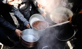 THẾ GIỚI 24H: Hàng cứu trợ lần đầu tiên vào được thành phố Gaza sau nhiều tuần