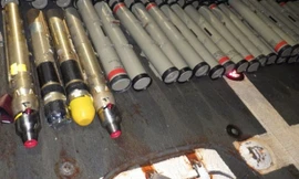 Vũ khí trên tàu Iran. Ảnh: AP