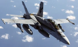  Một máy bay tiêm kích F-18 