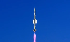 Ấn Độ thử thành công tên lửa tầm ngắn phóng từ tàu chiến