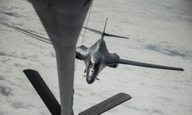 Máy bay ném bom Mỹ tập trận, tiếp nhiên liệu trên lãnh thổ Úc