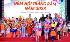 Đêm hội trăng rằm ở Trung đoàn Gia Định