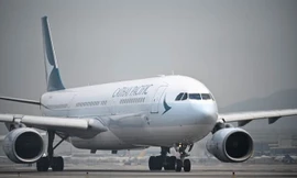 Khách nam đột ngột ngất xỉu trên máy bay Cathay Pacific