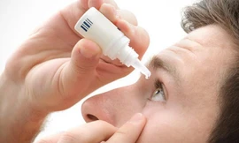 Không sử dụng chung thuốc nhỏ mắt hay dùng quá nhiều trong một lần sử dụng