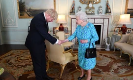 Ông Boris Johnson diện kiến Nữ hoàng trong nghi thức nhận chức Thủ tướng.