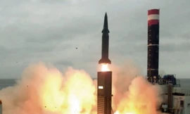 Một tên lửa đạn đạo Hyunmu-2C có tầm bắn 800 km được bắn từ bệ phóng gắn trên xe tải. Ảnh: Bộ Quốc phòng Hàn Quốc