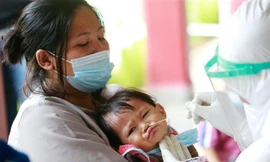 [Infographic] Những thông tin cần biết khi chăm sóc trẻ em mắc COVID-19 tại nhà