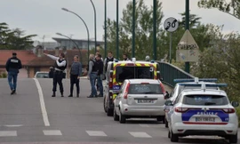 Cảnh sát gần nơi xảy ra vụ bắt cóc. (Nguồn: Mirror)