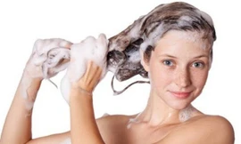 Những sai lầm khi chăm sóc khiến tóc bạn hư tổn, thậm chí rụng xơ xác