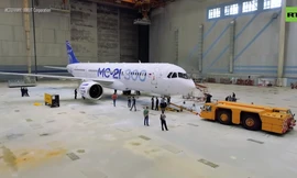 Xem phản lực MC-21-300 'biến hình' với lớp sơn mới