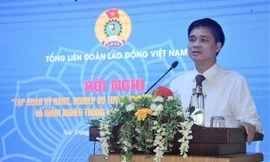 Ông Ngọ Duy Hiểu, Phó Chủ tịch Tổng Liên đoàn Lao động Việt Nam phát biểu chỉ đạo tại Hội nghị tập huấn. Ảnh: Nhật Bình - TTXVN