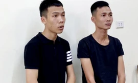 Đối tượng Phạm Xuân Thái (bên trái, đang là học sinh giỏi lớp 12)