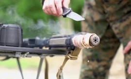 Nướng thịt bằng nòng súng trường AR-15