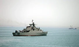Tàu chiến Iran tại eo biển Hormuz