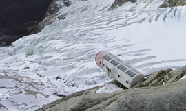 Ý sơ tán khẩn cấp vì 250.00 mét khối băng sắp sụp đổ