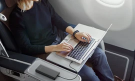 Vì sao phải 'siết' chặt đồ điện tử mang lên máy bay?