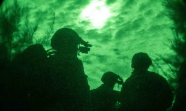 Lính thủy đánh bộ Mỹ đổ bộ ban đêm ở Nhật Bản