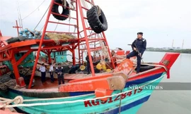 Một trong hai tàu Việt Nam bị lực lượng MMEA Malaysia bắt giữ. Ảnh: New Straits Times