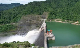 Hồ chứa thủy lợi hoạt động cả trăm năm chưa được 'nghỉ’