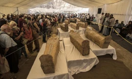 Xác ướp Ai Cập 3000 năm tuổi bất ngờ trồi lên mặt đất, mở quan tài ra vẫn nguyên