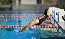 Cô bé cụt nửa người thành tay bơi cự phách