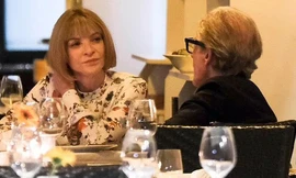 Ở tuổi 71, tổng biên tập tạp chí Vogue nghi vấn có bạn trai mới