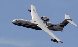 Một chiếc máy bay chữa cháy Beriev Be-200ES. Ảnh: Reuters