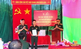 Lữ đoàn pháo binh 368 trao tặng 'Ngôi nhà 100 đồng' 