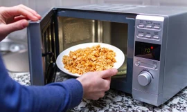 Những thực phẩm bổ dưỡng này sẽ thành ‘thuốc độc’ nếu hâm nóng bằng lò vi sóng