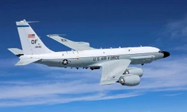 Máy bay RC-135W Rivet Joint của Không quân Mỹ 
