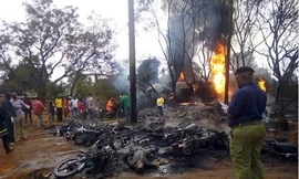 Nhiều xe máy cháy đen tại hiện trường. Ảnh: Twitter