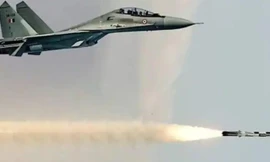 Ấn Độ phóng tên lửa hành trình BrahMos từ máy bay Su30-MKI 