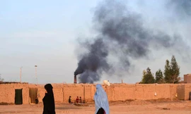 Một bé trai 13 tuổi đã đánh bom tự sát vào đám cưới ở Afghanistan, khiến nhiều người thương vong.