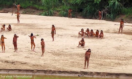 Xôn xao về bộ tộc tách biệt với thế giới xuất hiện bên bờ sông ở Peru 