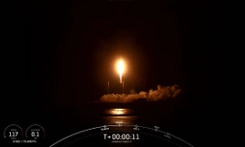 Nín thở xem SpaceX phóng vệ tinh nặng 4,5 tấn lên quỹ đạo