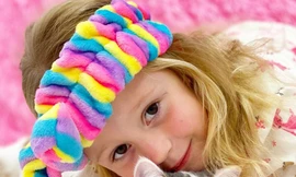 Cô bé 5 tuổi người Nga có thu nhập khủng từ Youtube. Ảnh: Wikipedia