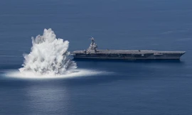 Hải quân Mỹ nổ bom cực mạnh thử độ bền của tàu sân bay