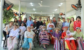 KingSport mang "Vu Lan hạnh phúc" đến với những người cao tuổi neo đơn tại các Viện dưỡng lão