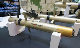 Hồng Tiễn 12 được trưng bày tại IDEX 2017. Ảnh: Wikipedia